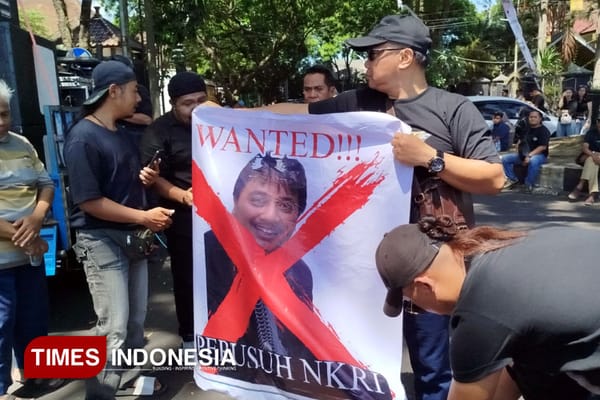 Aksi Demonstrasi di DPRD Kota Malang, Warga Minta Polisi Tangkap Roy Suryo Terkait Fitnah Ijazah Jokowi