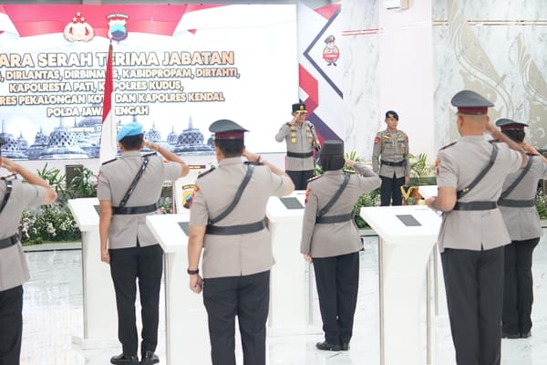 Pimpin Sertijab 5 Pejabat Utama dan 4 Kapolres, Kapolda Jateng : Mari Benahi Diri dan Jaga Kepercayaan Publik