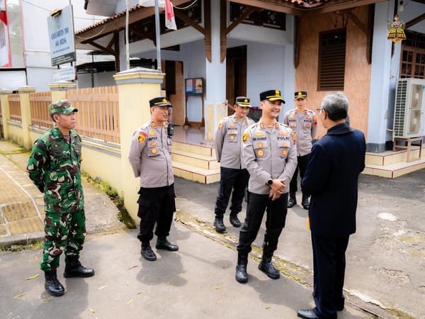 Kapolres Batang Turun Langsung Pantau Pengamanan Gereja Saat Peringatan Wafat Isa Almasih
