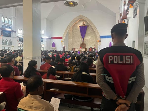 Jaga Keamanan Umat Kristiani  Beribadah, Ditsamapta Polda Kalteng Laksanakan Pengamanan Ibadah Jumat Agung