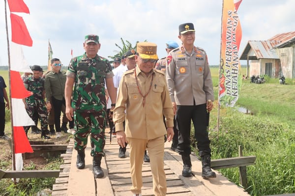 Kapolda Kalteng dan Forkopimda Tanam Padi Serentak di Sampit Dukung Ketahanan Pangan Nasional