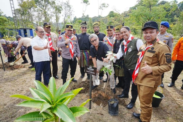Polisi Diibaratkan Pohon Lindung, Begini Pandangan Rocky Gerung