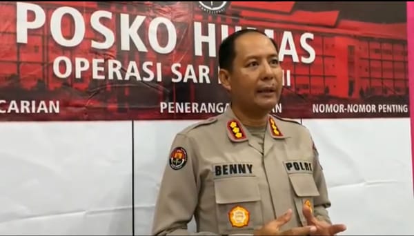 Personel Berjalan Kaki Sisir Daratan Dalam Pencarian Iptu Tomi Samuel Marbun