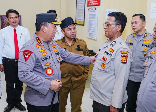 Kasihumas Polsek Rumbai Pesisir Dapat Hadiah Kapolri setelah Dirikan Pondok Al-Qur’an Gratis