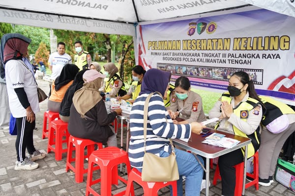 Warga Antusias Serbu Layanan Kesehatan Gratis dari Rumkit Bhayangkara di CFD Palangka Raya