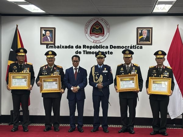 Pemerintah Timor Leste Berikan Penghargaan Tertinggi kepada Kapolri dan Empat Pati Polri