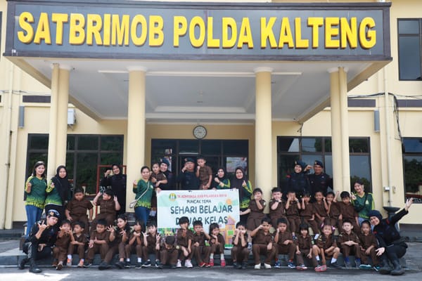 Satbrimob Polda Kalteng Sambut Kunjungan Edukatif Anak-Anak TK Adhyaksa Palangka Raya