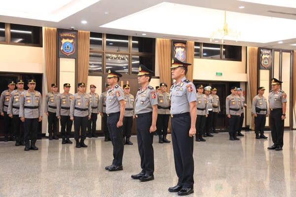Kapolri Pimpin Korps Raport, 13 Pati Polri Naik Pangkat