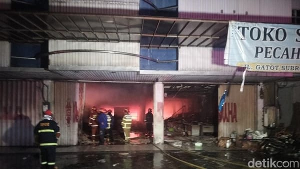 Kebakaran Hebat di Malang, Gudang Pecah Belah dan Kendaraan Ludes Terbakar