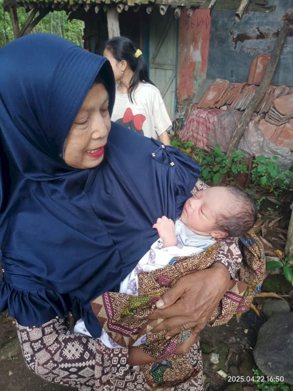 Warga Desa Maribaya Dikejutkan dengan Penemuan Bayi di Teras Bekas Warung
