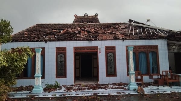 Puting Beliung Terjang 2 Desa di Pati, Puluhan Rumah Warga Rusak Parah