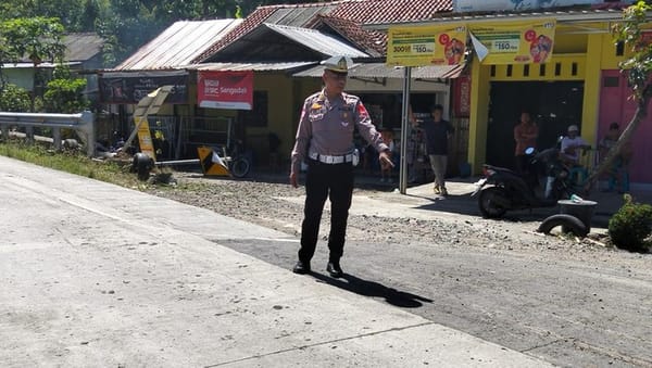 Kecelakaan Maut di Banyumas: Pasutri Tertimpa Truk Tronton
