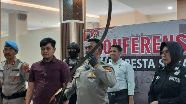 Dua Remaja Boyolali Ditangkap Warga Solo karena Tenteng Celurit Sepanjang 1,5 Meter