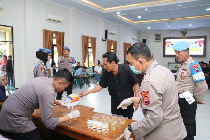 Polres Kebumen Gelar Tes Urine Mendadak, Semua Personel Negatif