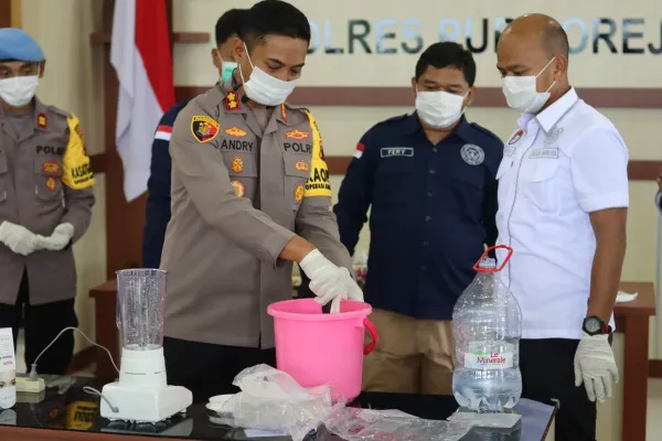 8,4 Ons Sabu Dimusnahkan Polres Purworejo, Dibuang ke Septic Tank