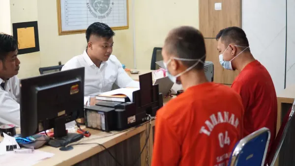 Polres Sragen Tangkap Warga Karangmalang Saat Transaksi Narkoba di Jalan Sukowati