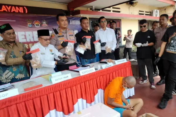 Petugas Pelabuhan Curiga Berat Box Ikan, Terbongkar 60 Bungkus Sabu Siap Edar