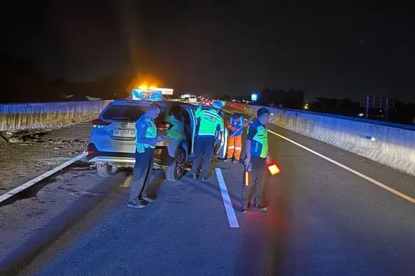 Terios Tabrak Truk di Jalan Tol Solo-Jogja, Satu Orang Terluka
