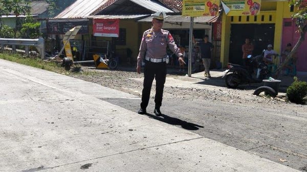 Kecelakaan Maut di Jalan Lingkar Sumpiuh, Pasutri Tewas Tertimpa Truk Bermuatan Kayu