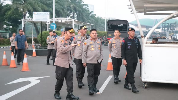 Kapolda Metro Jaya Tinjau Langsung Situasi Keamanan May Day 2025 di Sekitar Gedung DPR/MPR RI