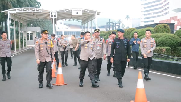 May Day 2025, Kapolda Metro Jaya Pantau Langsung Situasi Keamanan di DPR/MPR RI