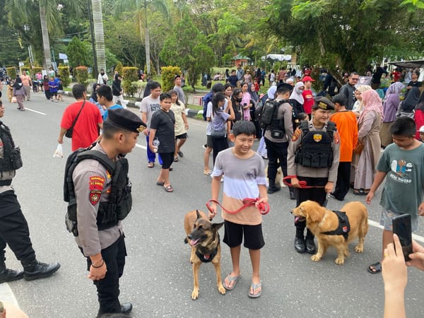 Ditsamapta Polda Kalteng Patroli Sepeda dan Kenalkan Satwa K-9 Saat Car Free Day