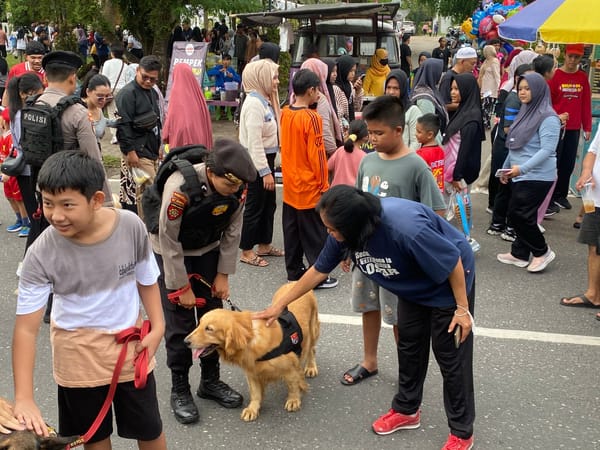 Ciptakan Kamtibmas Car Free Day, Ditsamapta Polda Kalteng Gelar Patroli Sepeda dan Kenalkan Satwa K-9