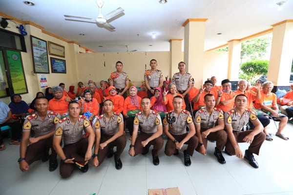 Aksi Nyata Taruna Akpol: Berbagi Kasih di Rumah Perlindungan Lansia