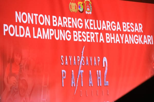 Cegah Radikalisme, Kapolda Lampung Gelar Nobar “Sayap-Sayap Patah 2” Bersama Masyarakat