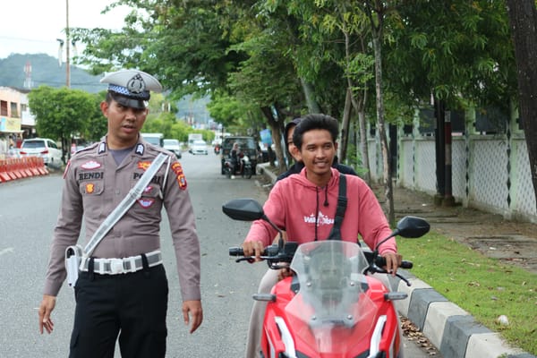 Polisi Razia Pengendara Tak Pakai Helm, Puluhan Ditegur dan Ditilang