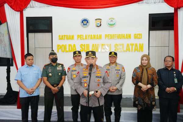 Pastikan Dukungan terhadap Program MBG, Kapolri Kunjungi SPPG Polda Sulsel