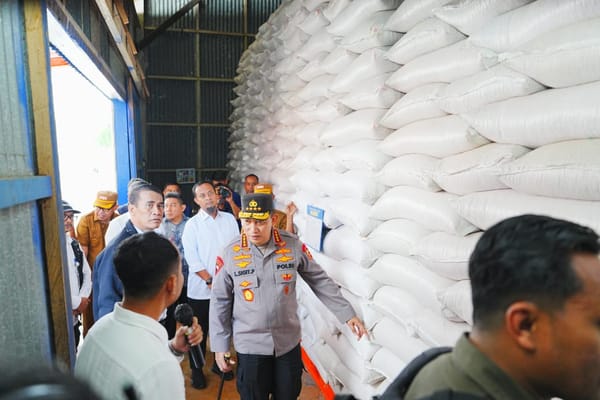 Kapolri dan Mentan Tinjau Gudang Bulog Tanete, Pastikan Stok Aman dan Berkualitas