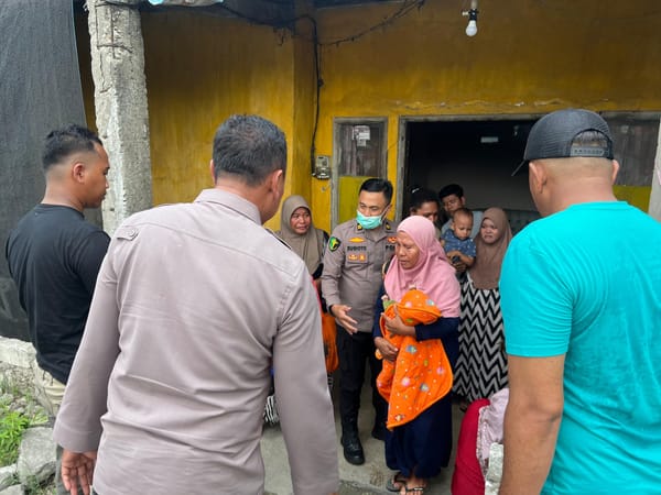 Polri Hadir di Tengah Masyarakat: Kapolres Gresik Ulurkan Bantuan untuk Bayi Sakit