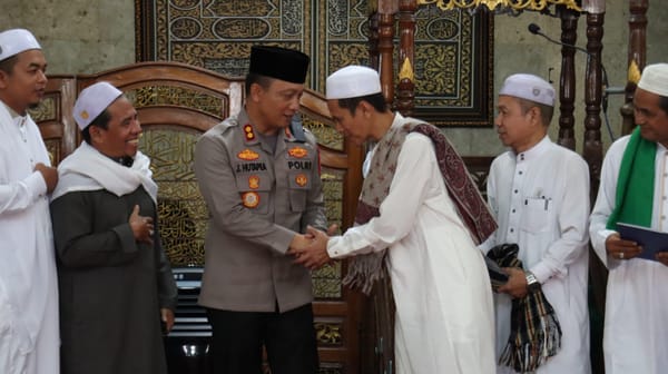 Kapolres Barsel Pererat Sinergi Lewat Jumat Curhat Bersama Jemaah Masjid Al Munawarrah