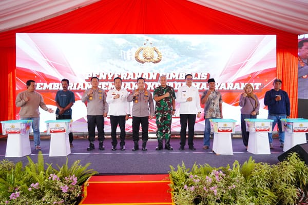 Peduli Masyarakat, Kapolri Serahkan Bantuan Saat Ground Breaking Asrama Polresta Samarinda