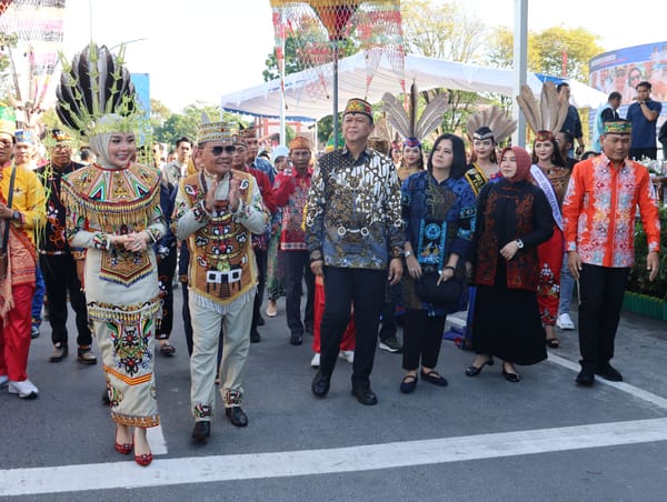Dukung Pelestarian Budaya, Kapolda Kalteng Meriahkan Karnaval Festival Isen Mulang