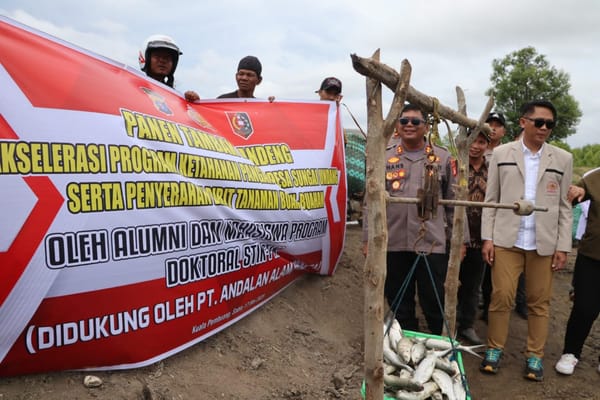 Dukung Ketahanan Pangan, Kapolres Seruyan dan STIK-PTIK Panen Bandeng dan Distribusikan Bibit