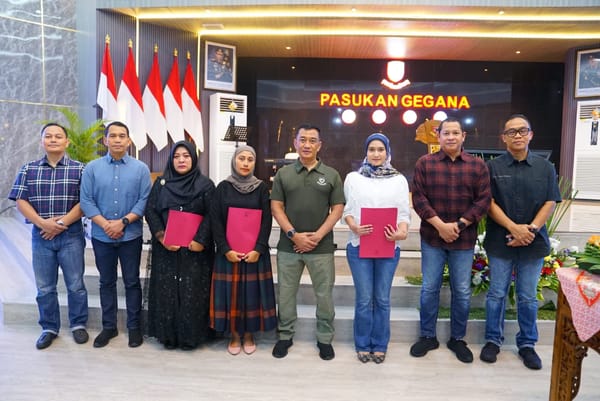 Buku Brimob Penjaga Negeri, Cerminan Ketangguhan Aparat Negara