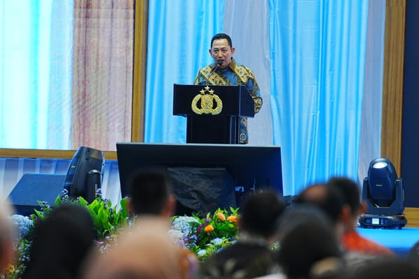 Kapolri Silaturahmi dan Beri Motivasi kepada Siswa Terbaik SMA Kemala Taruna Bhayangkara