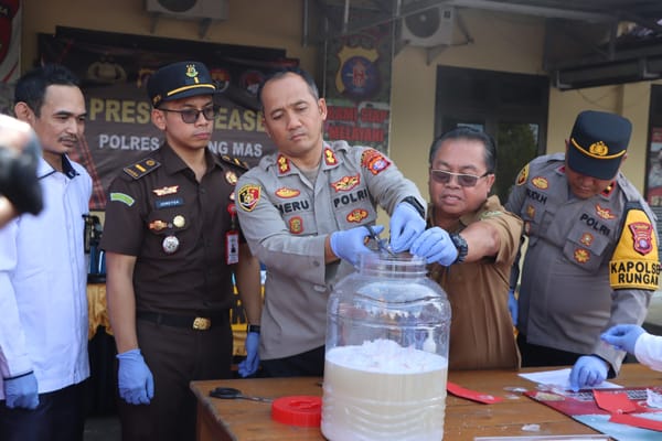 Puluhan Gram Sabu Dimusnahkan, Kapolres Gumas Pimpin Langsung Prosesnya
