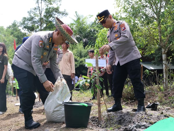Sinergi Polisi dan Alam: Irwasda Polda Kalteng Ikut Lepas Orangutan di Hutan Nyaru Menteng