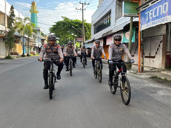 Jaga Kamtibmas, Polres Kotim Gelar Patroli Dialogis Menggunakan Sepeda