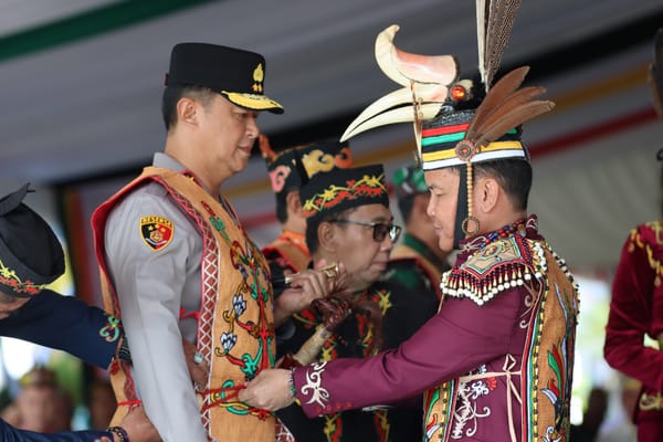 Kapolda Kalteng Dianugerahi Gelar Kehormatan Adat oleh DAD Kalteng