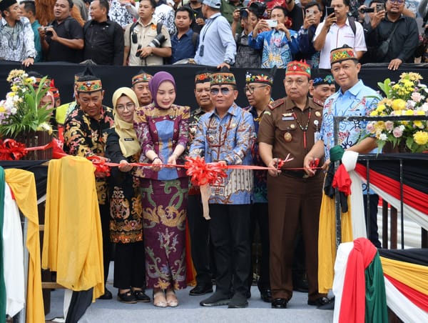 Gandeng Kapolda, Gubernur Kalteng Luncurkan Kapal Wisata Susur Sungai