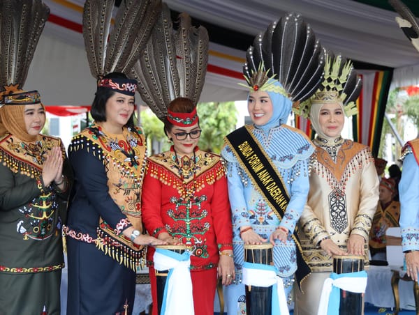 HUT ke-68 Kalteng, Kapolda Terima Penghargaan dari Gubernur atas Keberhasilan Ungkap Kasus Narkoba