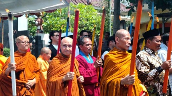 Waisak 2025: Api Dharma dari Mrapen Jadi Lambang Spiritualitas yang Menyala