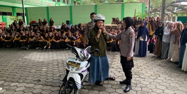 Satlantas Polresta Malang Kota Gelar Coaching Clinic Keselamatan Berkendara untuk Santri