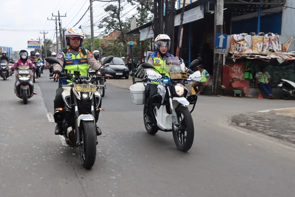 Kapolres Semarang Patroli Naik Motor, Sapa Warga dan Cegah Premanisme