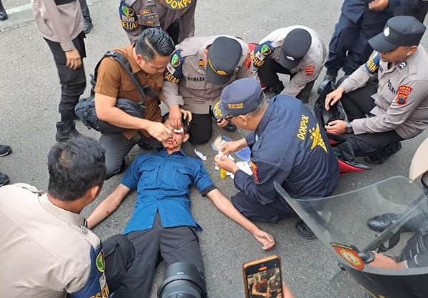 Demo Buruh di Semarang Ricuh, Polisi Amankan Belasan Peserta Aksi