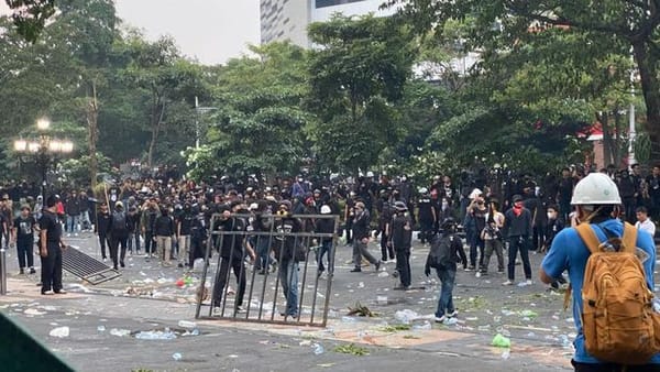 Aksi Ricuh di Semarang, Polda Jateng Tertibkan Sekelompok Massa Berbaju Hitam Saat May Day
